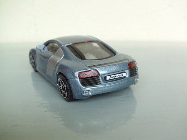 Bburago Audi R8 silber 1:43